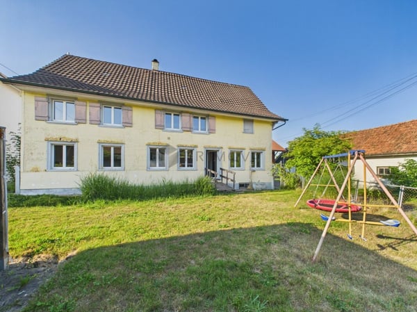 Charme trifft Potenzial: Ihr grosszügiges Familienglück mit Option zur Neuentwicklung 13