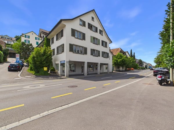 Stilvolle 6.5 Zimmer Wohnung mit Charakter am Zürichsee