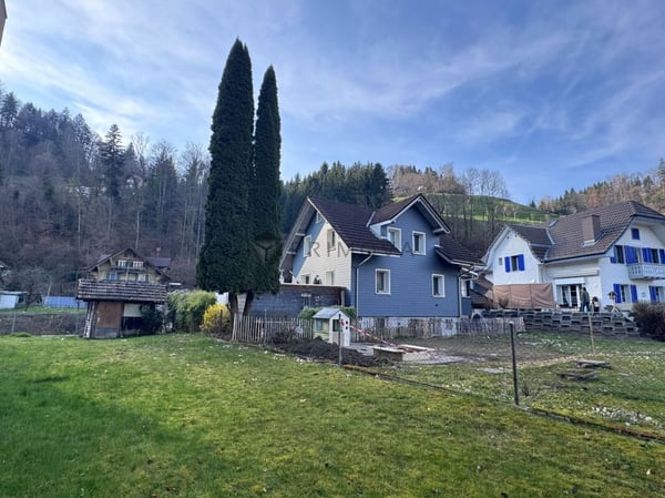 Gemütliches Einfamilienhaus zum vernünftigen Preis mit grosser Terrasse direkt am Fluss und doch sehr zentral! 11