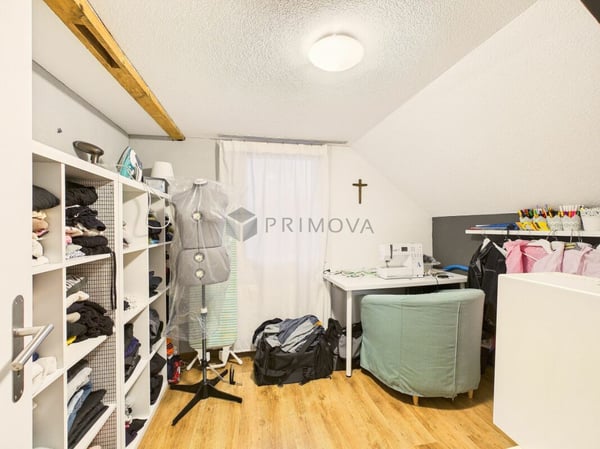 Gemütliches Einfamilienhaus zum vernünftigen Preis mit grosser Terrasse direkt am Fluss und doch sehr zentral! 8
