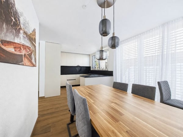 Neuwertiges Doppeleinfamilienhaus zum Greifen nah! 4