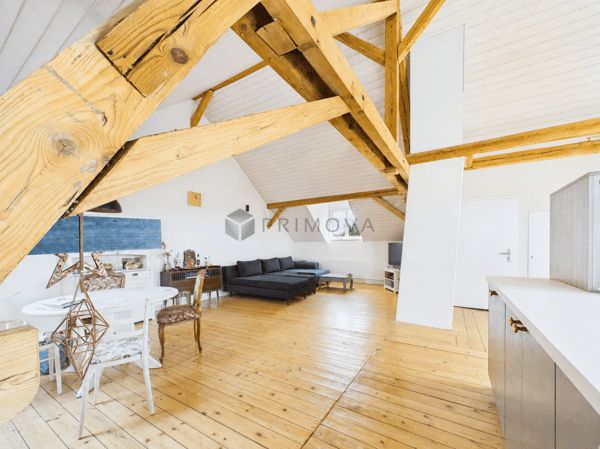 Modernisiertes Zweifamilienhaus mit Weitblick, Doppelgarage und viel Platz 3