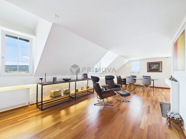 Lichtdurchflutete Maisonette mit Stil, Charme und traumhafter Aussicht 1