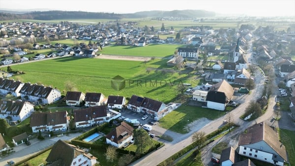 Frisch renoviertes Familienidyll mit Garten und Spielparadies im Dachgeschoss