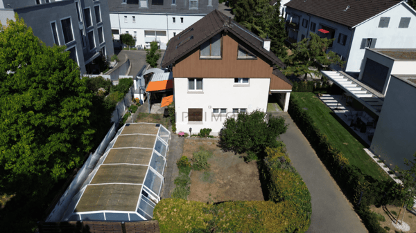 Repräsentatives Anwesen mit Einliegerwohnung, Wintergarten und Swimmingpool