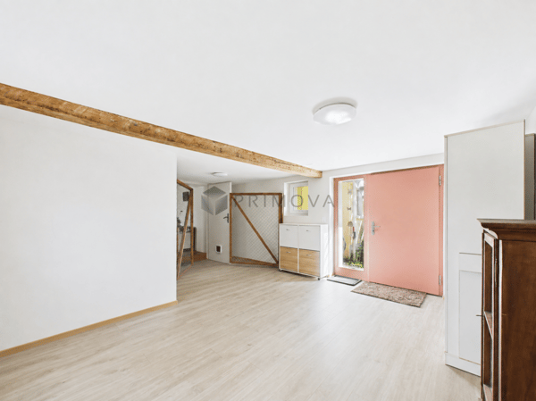 Modernisiertes Zweifamilienhaus mit Weitblick, Doppelgarage und viel Platz 6