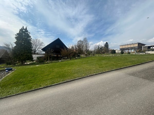 Luxuriöses Einfamilienhaus an begehrter Aare-Lage 2