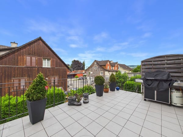 Familienfreundliches 5.5 Zimmer-Reihenhaus mit viel Platz und sonnigem Aussenbereich