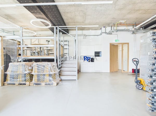 Viel Platz für deine Visionen: Neuwertiger Allrounder-Raum im Herzen von Buchrain 8