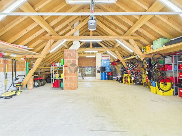 Platzwunder in Grasswil mit 3.5 Zimmern und zusätzlich 160 m² vorbereitetem Dachstock 7