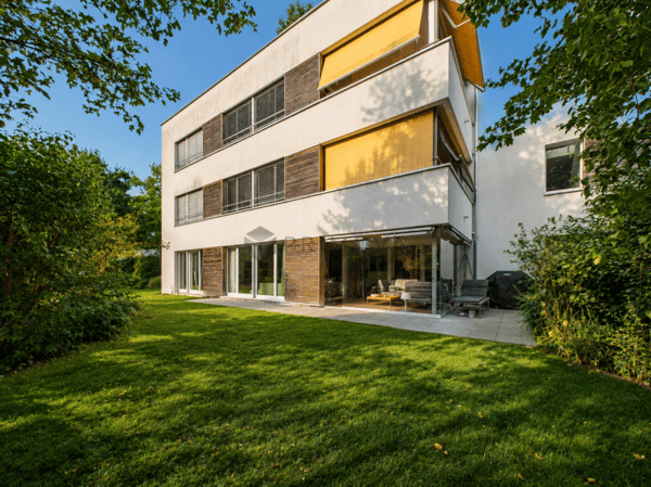 4.5 Zimmer-Gartenwohnung mit Wintergarten und eigenem Garten