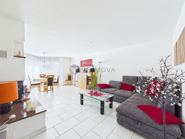 Helle 3.5 Zimmer-Wohnung mit Cheminée und Balkon in ruhiger Lage