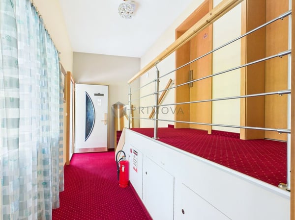Wohnen am See: Möblierte 2.5 Zi.-Ferienwohnung mit Panorama-Terrasse & Parkplatz 10