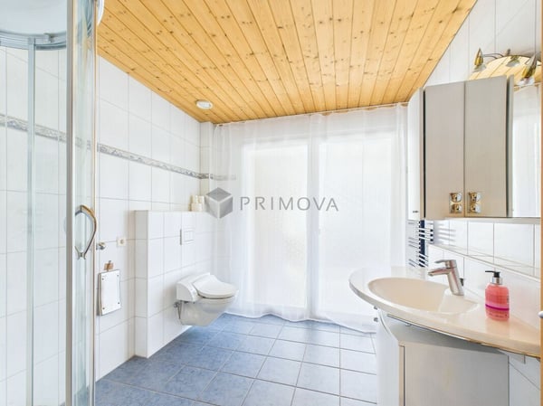 Wohnen am See: Möblierte 2.5 Zi.-Ferienwohnung mit Panorama-Terrasse & Parkplatz 12