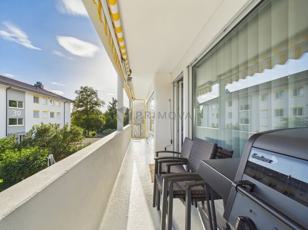 Modernisiert & grosszügig mit Cheminée im familienfreundlichen Quartier 12