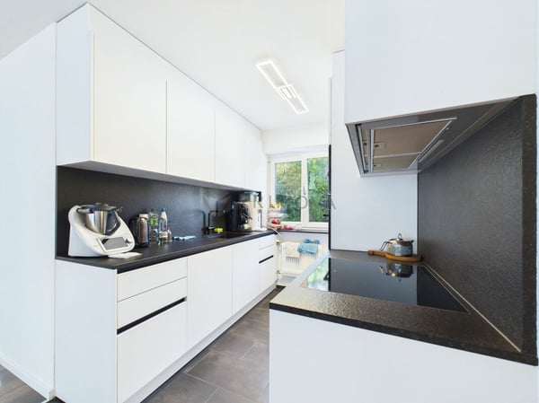 Modernisiert & grosszügig mit Cheminée im familienfreundlichen Quartier 6