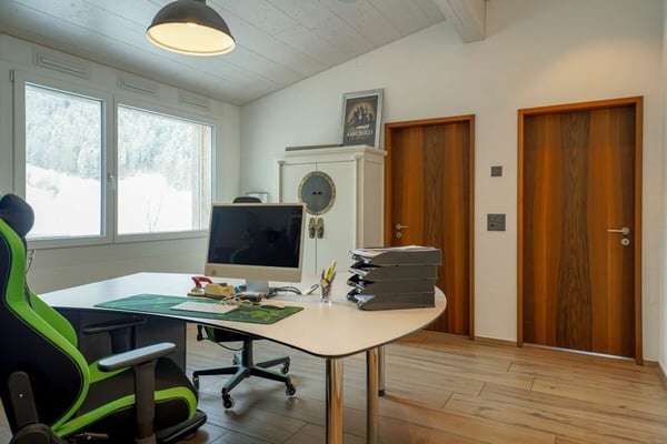 Luxus Wohngefühl pur! Stilvolle 4.5 Zimmer-Oase mit 6 m Raumhöhe, Spa-Ensuite Bad & verglaster Loggia 5