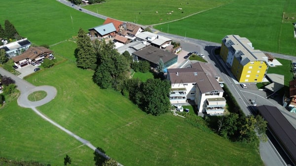 Luxus Wohngefühl pur! Stilvolle 4.5 Zimmer-Oase mit 6 m Raumhöhe, Spa-Ensuite Bad & verglaster Loggia 13