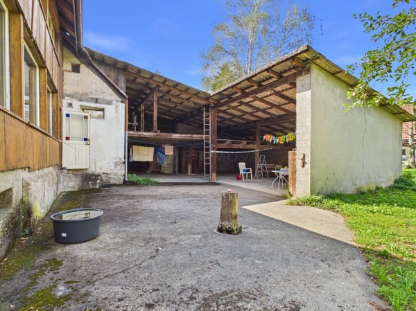 Gepflegtes Bauernhaus mit grosser Baulandreserve im schönen Seeland 4