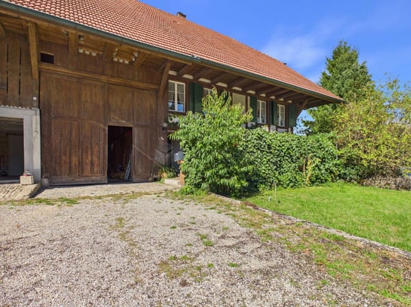 Gepflegtes Bauernhaus mit grosser Baulandreserve im schönen Seeland 18