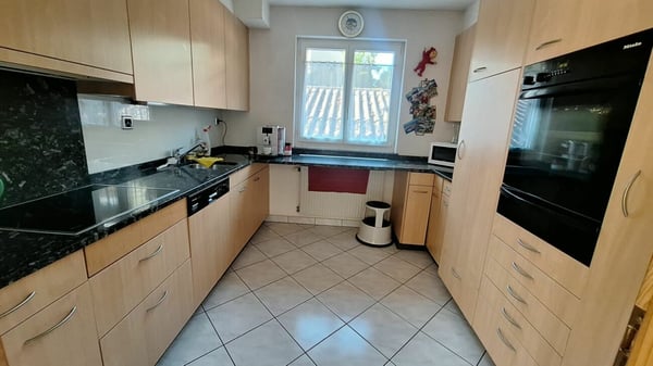 Drei-Familienhaus mit grosser Garage/Werkstatt 11