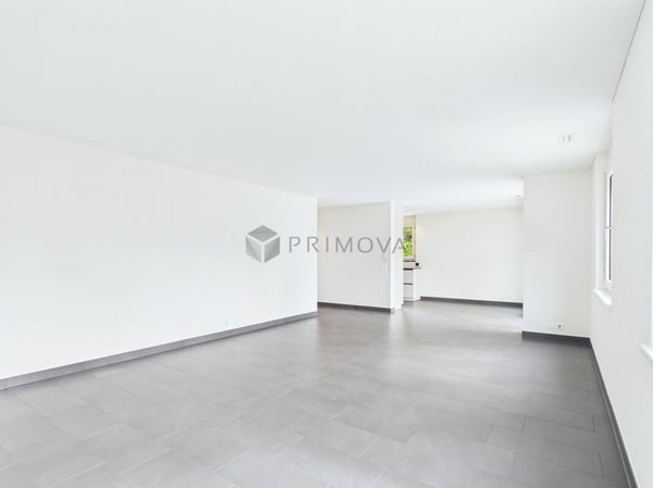 Hochwertig renovierte 4.5 Zimmer-Wohnung mit sonniger Südterrasse in Trimmis 3