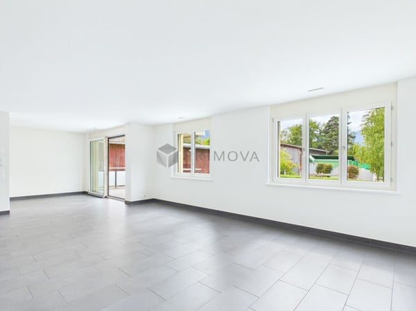 Hochwertig renovierte 4.5 Zimmer-Wohnung mit sonniger Südterrasse in Trimmis 2