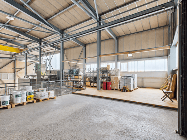 Gewerbehalle mit Platz für Ihren Fuhrpark 6