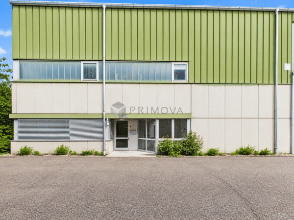Gewerbehalle mit Platz für Ihren Fuhrpark 8
