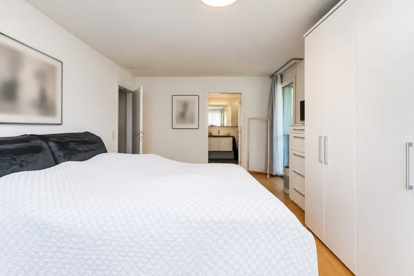 Grosszügiges Wohnen an sonniger Lage | Spacious Living in a Sunny Location 6