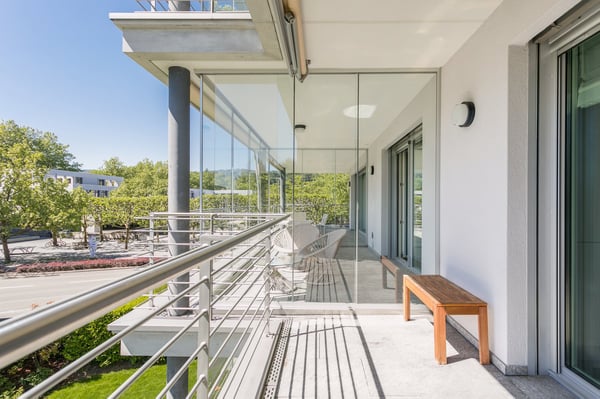 Grosszügiges Wohnen an sonniger Lage | Spacious Living in a Sunny Location 1