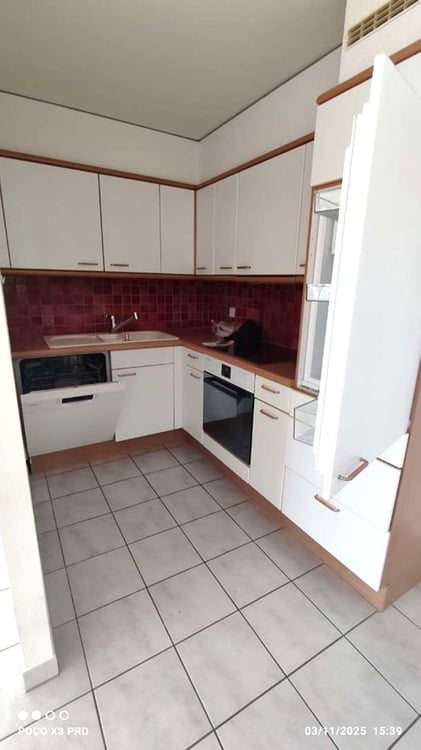 Spacieux et Charmant 1.5 pièce avec Grand Balcon et Parking ! 2