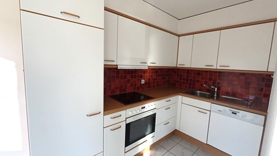 Spacieux et lumineux 1.5 pièces Au deuxième étage! Grand Balcon et Parking ! 2