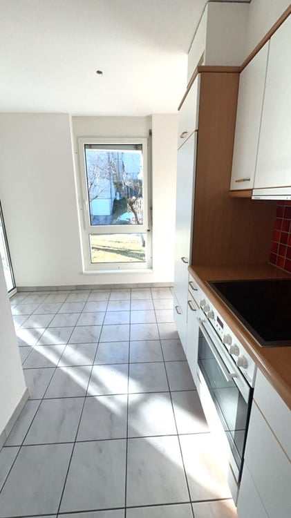 Spacieux et lumineux 1.5 pièces Au deuxième étage! Grand Balcon et Parking ! 3