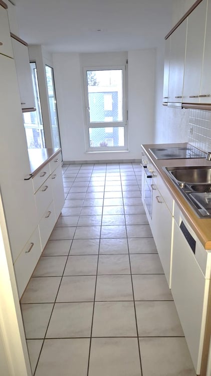 Spacieux et Charmant 1.5 pièce avec Grand Balcon et Parking  ! 2