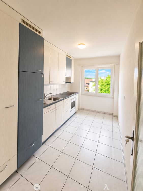 Helle 3.5-Zimmer-Wohnung mit Balkon und Stadtblick in Biel 2