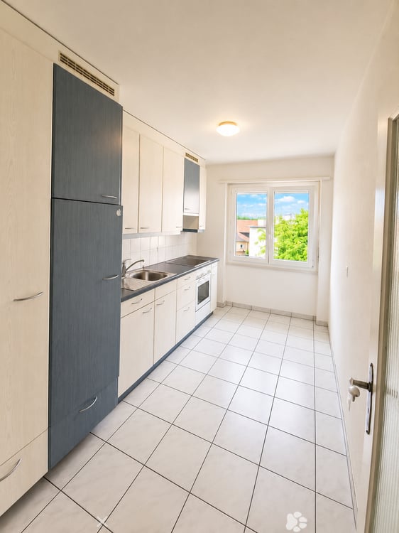 Helle 3.5-Zimmer-Wohnung mit Balkon und Stadtblick in Biel 2