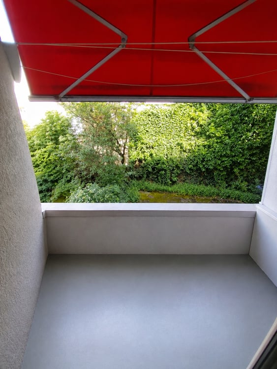 Charmante 2-Zimmer-Wohnung mit zwei Balkone in Basel 4