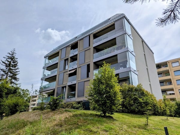 Place de parc souterraine cherche voiture 1