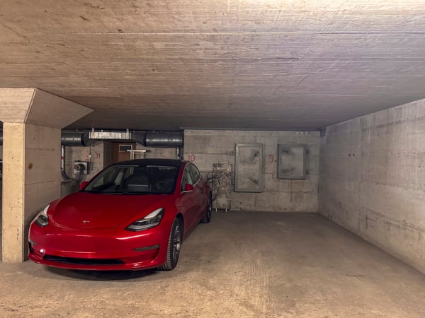 3 places de parc en garage souterrain - Monts-de-Corsier 3