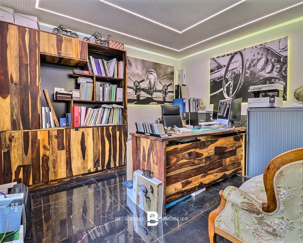 Surface commerciale moderne d'environ 100 m² - Emplacement de choix 2