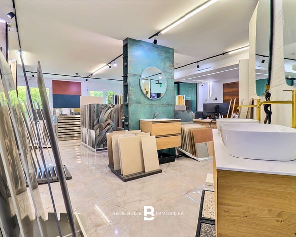 Surface commerciale moderne d'environ 100 m² - Emplacement de choix 1