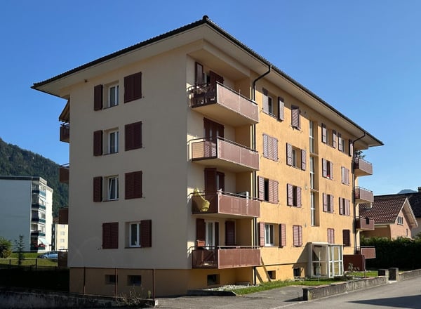 Appartement de 4.5 pièces au 1er étage, 2 balcons et garage individuel 1