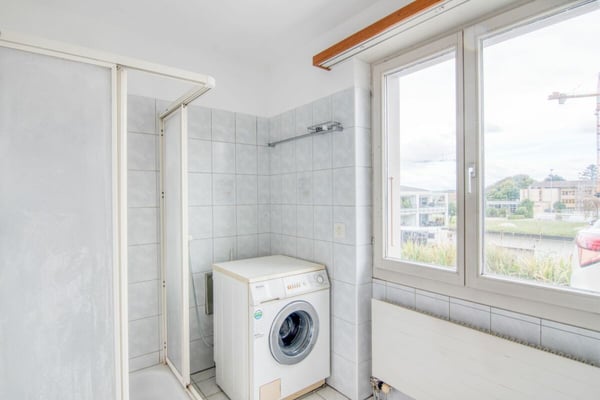 Grosszügiges 2.5-Zimmer-Einfamilienhaus mit Einliegerwohnung, Doppelgarage, 1'053 m² Gartenparadies und Weitsicht auf die Alpen 21