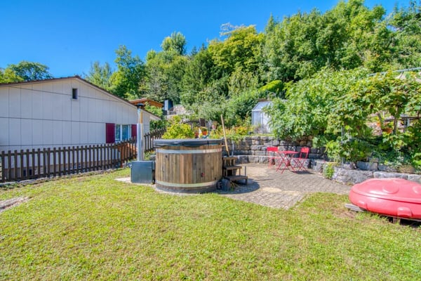 Grosszügiges 2.5-Zimmer-Einfamilienhaus mit Einliegerwohnung, Doppelgarage, 1'053 m² Gartenparadies und Weitsicht auf die Alpen 27