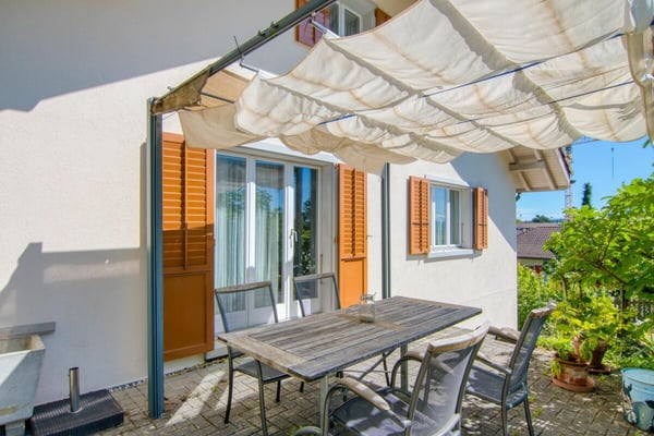 Grosszügiges 2.5-Zimmer-Einfamilienhaus mit Einliegerwohnung, Doppelgarage, 1'053 m² Gartenparadies und Weitsicht auf die Alpen 25