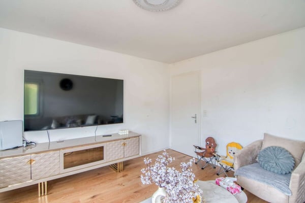 Wohnen im Zentrum von Oberdiessbach - 1.5-Zimmer-Wohnung, bereit für frischen Glanz durch Eigenleistung 3