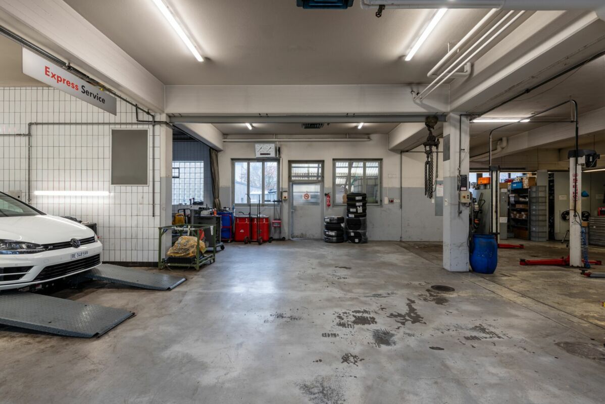 Propriété commerciale avec hall de stationnement dans un excellent emplacement à Berne - polyvalente et parfaitement connectée