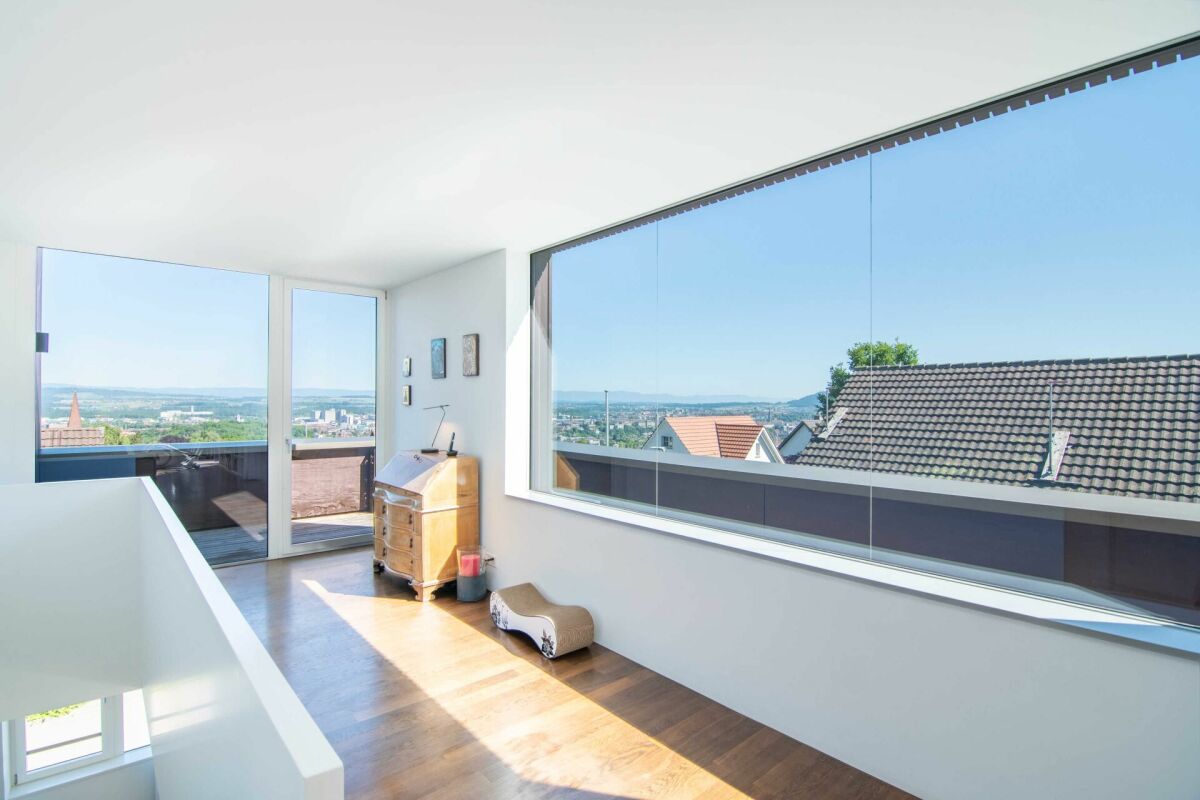 Wohnjuwel mit traumhafter Panoramasicht auf höchstem Niveau im Spiegel