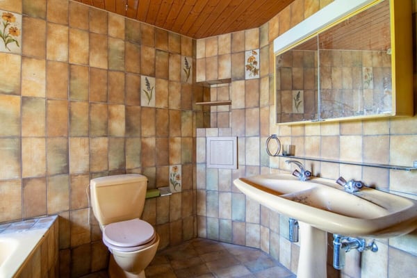 Sanierungsobjekt mit grossem Neu- oder Umbaupotenzial: 5.5-Zimmer Einfamilienhaus nur 10 Gehminuten vom Bielersee! 9